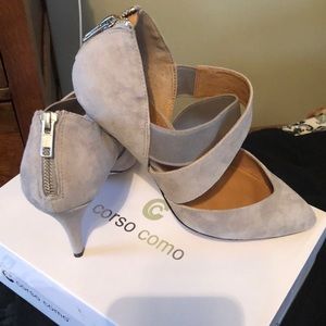 NWT corso como grey suede heels